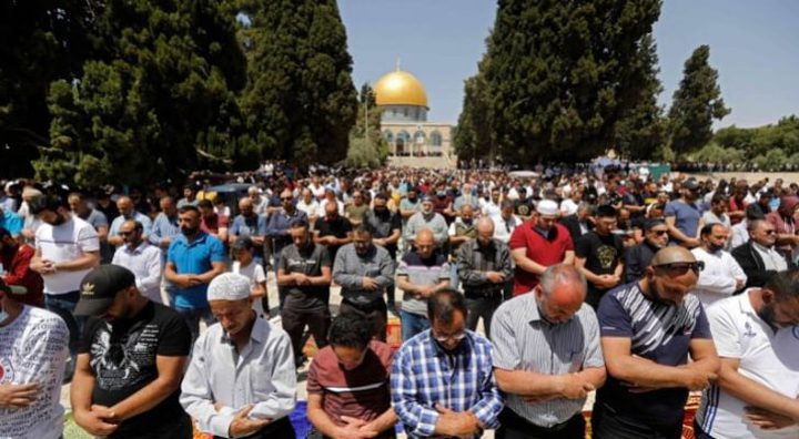 ٤٠ الف يؤدون صلاة الجمعة في المسجد الأقصى المبارك