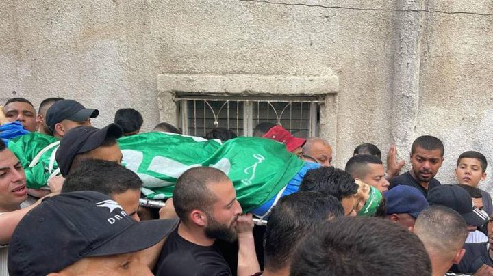 جماهير غفيرة تشيع شهيدي مخيم طولكرم