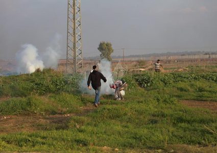 الاحتلال يطلق قنابل الغاز شرقي خان يونس