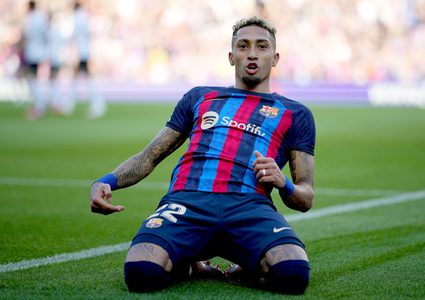 رافينيا يطرد نفسه من برشلونة بسبب ميسي