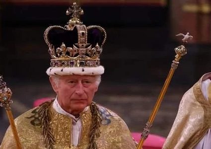 الملك تشارلز الثالث يتوج على عرش بريطانيا