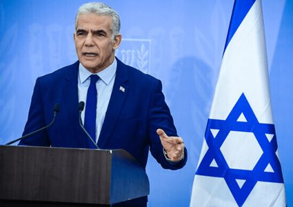 لابيد: "نتنياهو بعيد عن الواقع و غير مؤهل لرئاسة الحكومة"