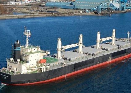 مصر تعفي السفينة المشاركة في إنقاذ خزان صافر من رسوم عبور قناة السويس