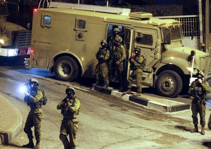 قوات الاحتلال تشن حملة اعتقالات في الضفة طالت 17مواطناً