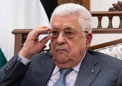 الرئيس عباس يستقبل الأسيرين المحررين كريم وماهر يونس وعائلة الأخ مروان البرغوثي