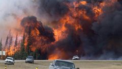 إجلاء 30 ألف شخص غرب كندا بسبب حرائق الغابات