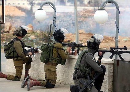 الاحتلال يطلق النار تجاه فلسطينية قرب الخليل