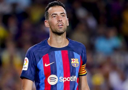 بوسكيتس يقرر الرحيل عن برشلونة