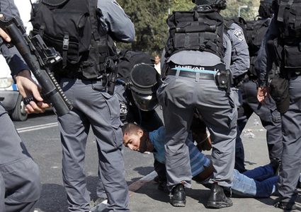 اعتقال تسعة مواطنين بينهم سبعة أشقاء في الخليل