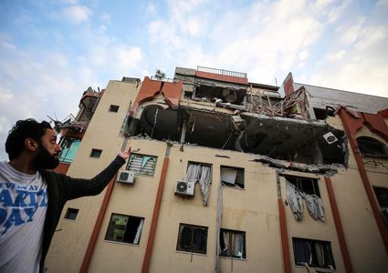 آثار عدوان الاحتلال وقصفه لشقق سكنية في مدينة غزة