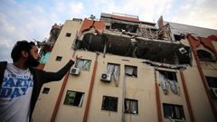 آثار عدوان الاحتلال وقصفه لشقق سكنية في مدينة غزة