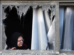 آثار عدوان الاحتلال وقصفه لشقق سكنية في مدينة غزة