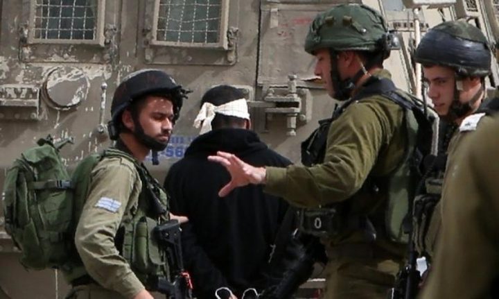الاحتلال يعتقل شاباً من جنين على حاجز عسكري