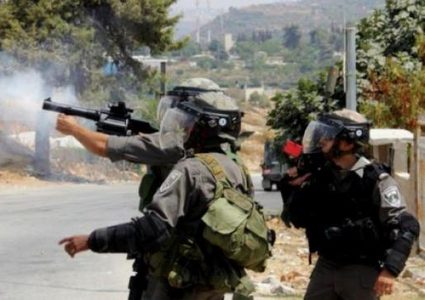 إصابتان برصاص الاحتلال واعتقال أربعة شبان خلال اقتحام مخيم نور شمس في طولكرم