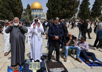 ٤٠ ألفًا يؤدون صلاة الجمعة في المسجد الأقصى المبارك