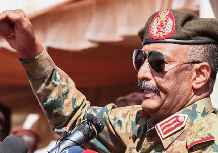 البرهان يقرر تجميد حسابات الدعم السريع وشركاتها بجميع البنوك داخل وخارج السودان