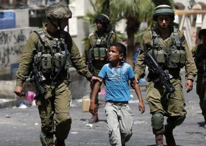 قوات الاحتلال تعتقل طفلًا من أريحا