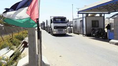 دخول شاحنات الوقود لغزة بعد اغلاق المعابر لخمسة ايام