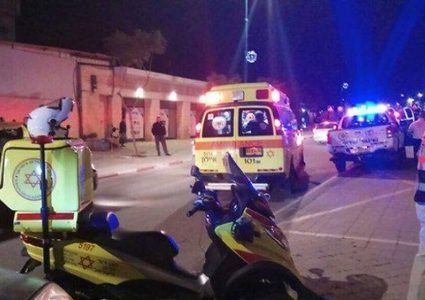 إصابة شاب بجريمة طعن في اللد