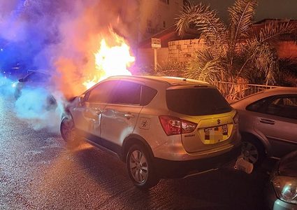 حيفا: إضرام النار بمركبات ودراجة نارية