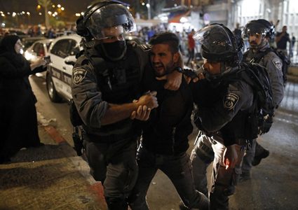 أبو سنينة يطلع القنصل البلجيكي على انتهاكات الاحتلال في الخليل