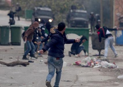 إصابات خلال مواجهات مع الاحتلال في بيت أمر شمال الخليل