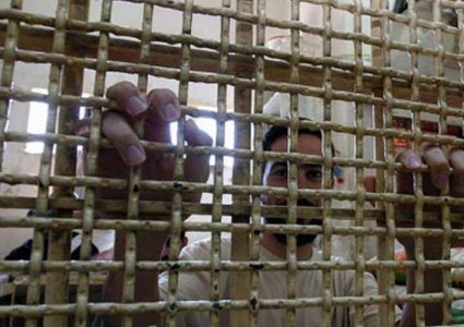 الأسرى يشرعون بإضراب عن الطعام ليوم واحد