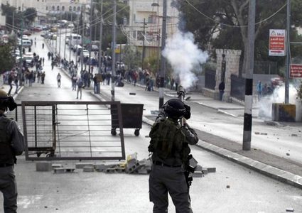 6 إصابات برصاص الاحتلال خلال اقتحام مقام يوسف في نابلس