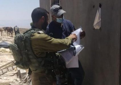 سلطات الاحتلال تسلم إخطارا بهدم محل تجاري غرب سلفيت