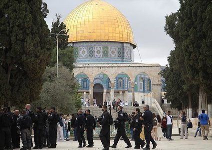 مستوطنون يقتحمون الاقصى بحماية مشددة من شرطة الاحتلال