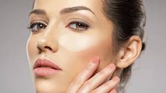 بدلاً للسوائل والكريمات.. البودرة تدخل عالم العناية بالبشرة