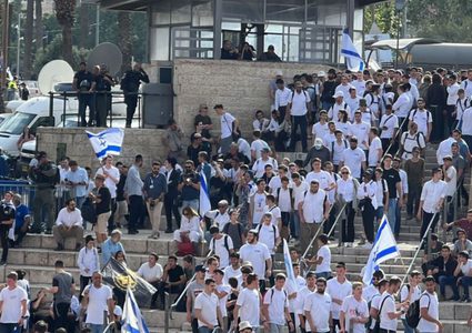 مستوطنون يستبيحون القدس والاقصى