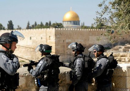الاحتلال يشدد إجراءاته العسكرية في القدس..لتأمين"مسيرة الإعلام"