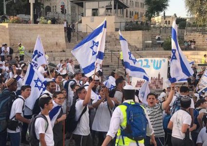 بينهم وزراء وأعضاء كنيست: أكثر من 400 مستوطن يقتحمون "الأقصى"