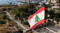 لبنان يتسلم مذكرة اعتقال من الإنتربول بحق حاكم المصرف المركزي