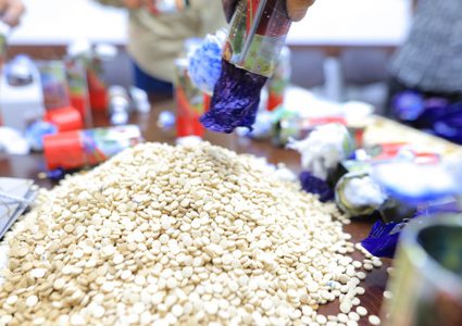 احباط تهريب 30 ألف حبة مخدرة عبر عبوات "ثلج الأفراح" في غزة