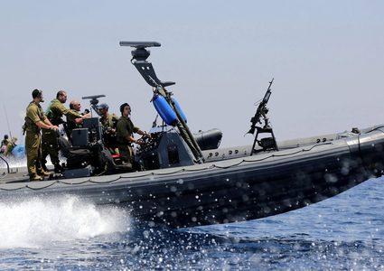 بحرية الاحتلال تهاجم مراكب الصيادين شمال وجنوب قطاع غزة