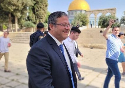 "بن غفير" يقتحم المسجد الأقصى