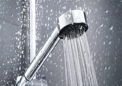 جراحة عظام تكشف فوائد مذهلة للاستحمام بالماء البارد