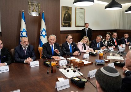 حكومة الإحتلال تعقد جلستها الأسبوعية داخل أنفاق "حائط البراق"