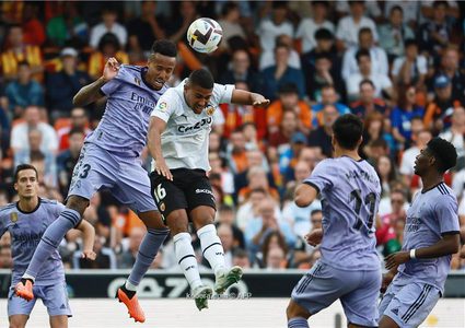 ريال مدريد يواصل الترنح ويهدي فالنسيا قبلة الحياة