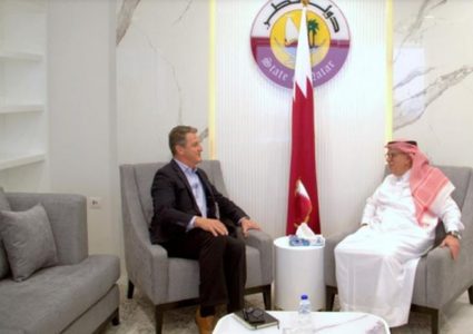 العمادي يلتقي مدير شؤون الأنروا في غزة