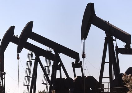 أسعار النفط تعود لتسجيل خسائر.. وخام برنت دون 75 دولارا