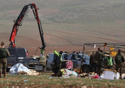 قوات الاحتلال تخطر بإخلاء أربع عائلات من حمصة الفوقا بالأغوار الشمالية