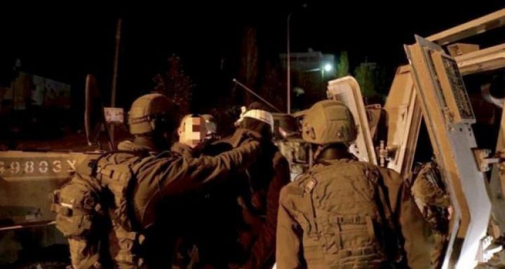 الاحتلال يعتقل مواطنا ويستولي على جرافة غرب سلفيت