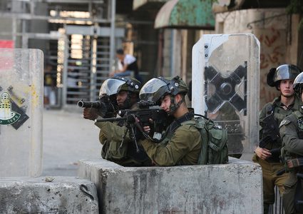 قوات الاحتلال تغلق مدخلي قرية المغير شرق رام الله