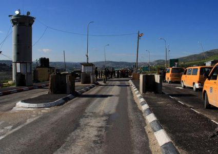 الاحتلال يغلق حاجز بيت اكسا شمال غرب القدس