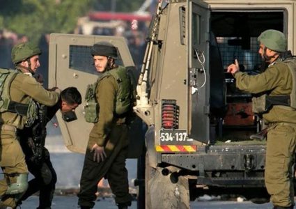 الاحتلال يعتقل شاباً من قرية الجلمة على حاجز جنوب نابلس