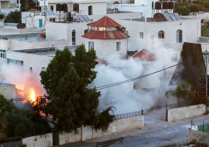قوات الاحتلال تفجر منزل عائلة الشهيد معتز الخواجا في نعلين