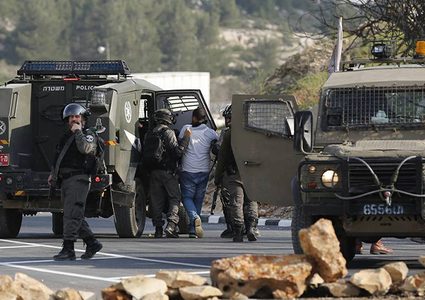 الاحتلال يشن حملة مداهمات واعتقالات طالت 12 مواطناً